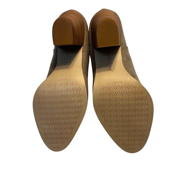 NWT Violet & Red Jackson Lazer Cut Topline Bootie-Taupe-6.5 - Picture 5 of 6